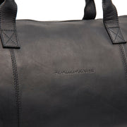 
تفاصيل مقربة of Classic Collar & Heavy-Duty Zipper Hardware on Leather Garment Bag Finlay