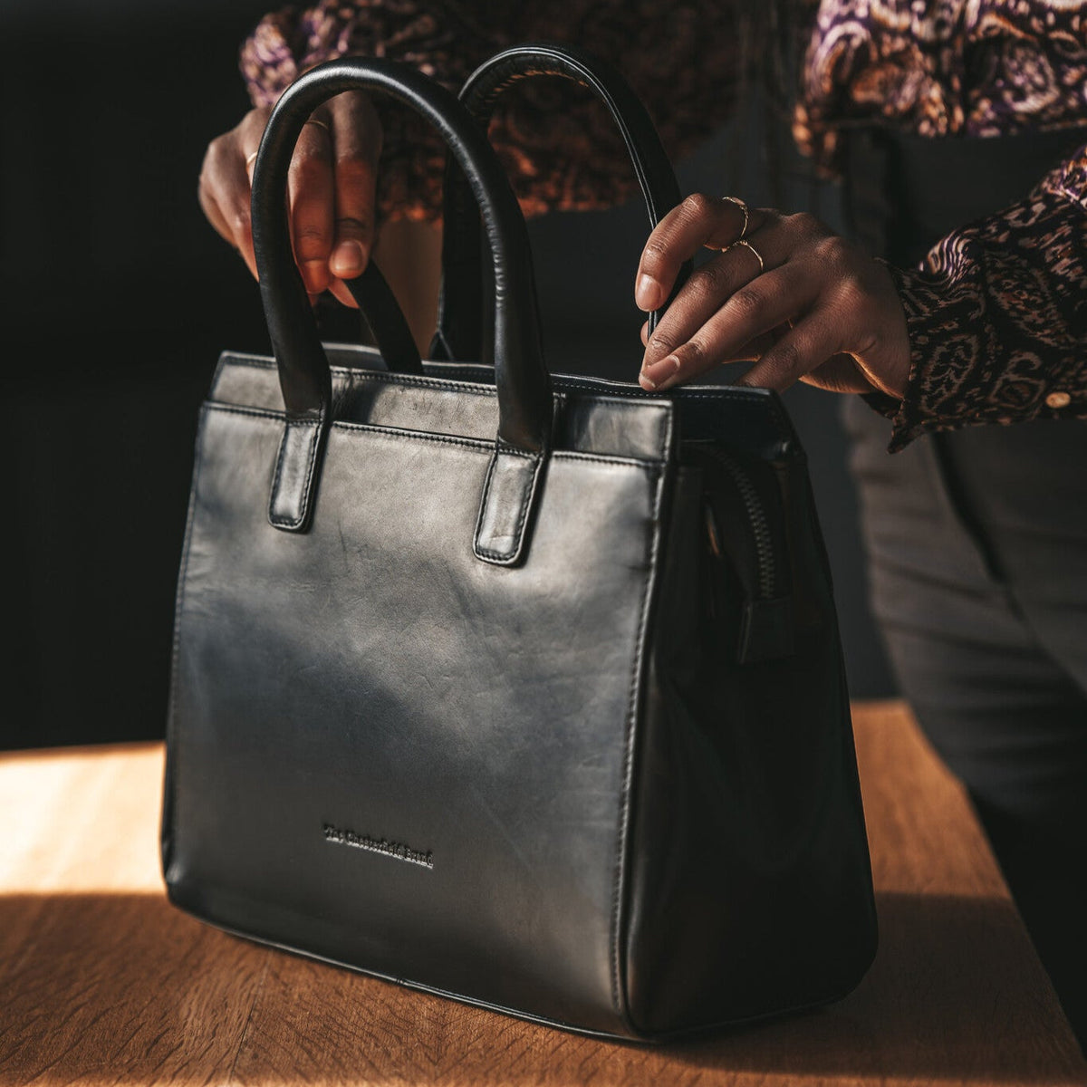 Garda Full-Grain Leather Handbag نسائي - Lateral Side Profile View Showing Sleeve Cut &amp; Athletic Taper Fit