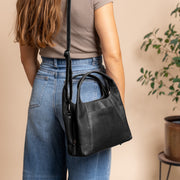 Salina Full-Grain Leather Handbag نسائي - Lateral Side Profile View Showing Sleeve Cut &amp; Athletic Taper Fit