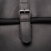 
Solid Antique Brass Hardware & Heavy-Duty Dual Zipper Detail on Larsson حقيبة ظهر جلدية للابتوب