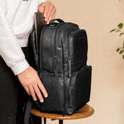 Lennox Full-Grain Leather Laptop Backpack نسائي - Structured Side Profile Showing Gusset Depth &amp; Expansion Capacity