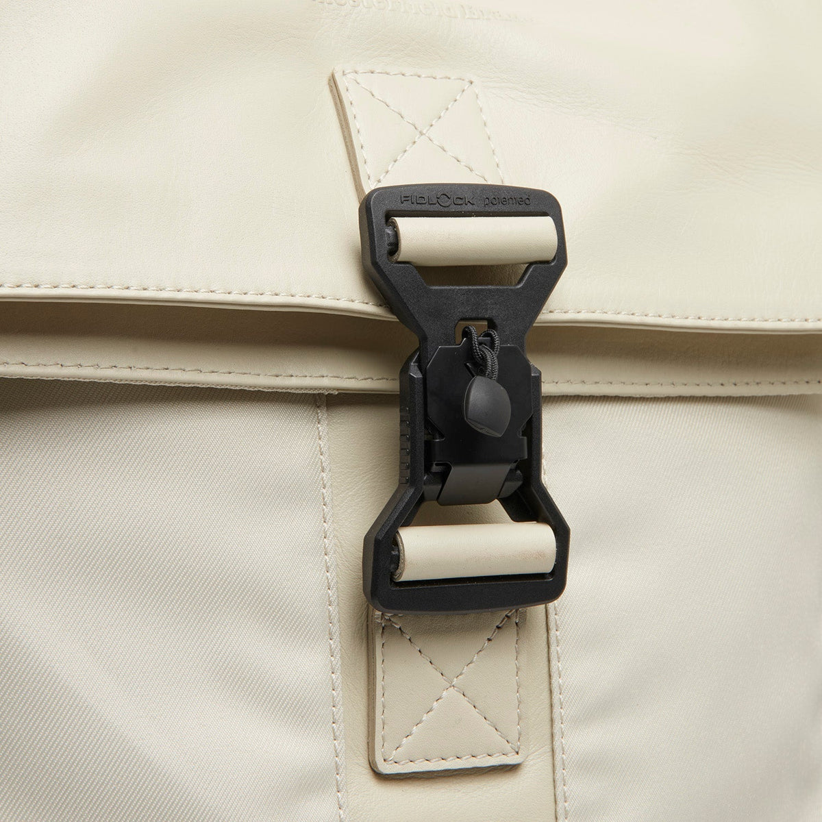 Trondheim Full-Grain Leather Laptop Backpack نسائي – alternate product view 3