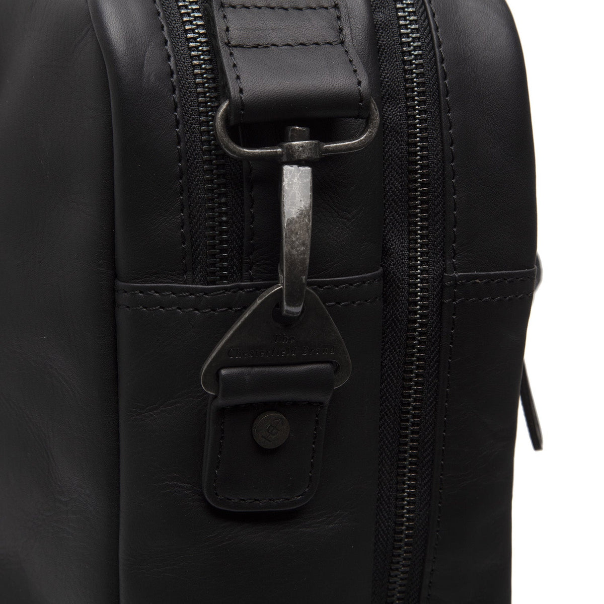100% Full-Grain Wax Pull-Up 100% Full-Grain Leather Grain Texture &amp; Handcrafted Patina Detail