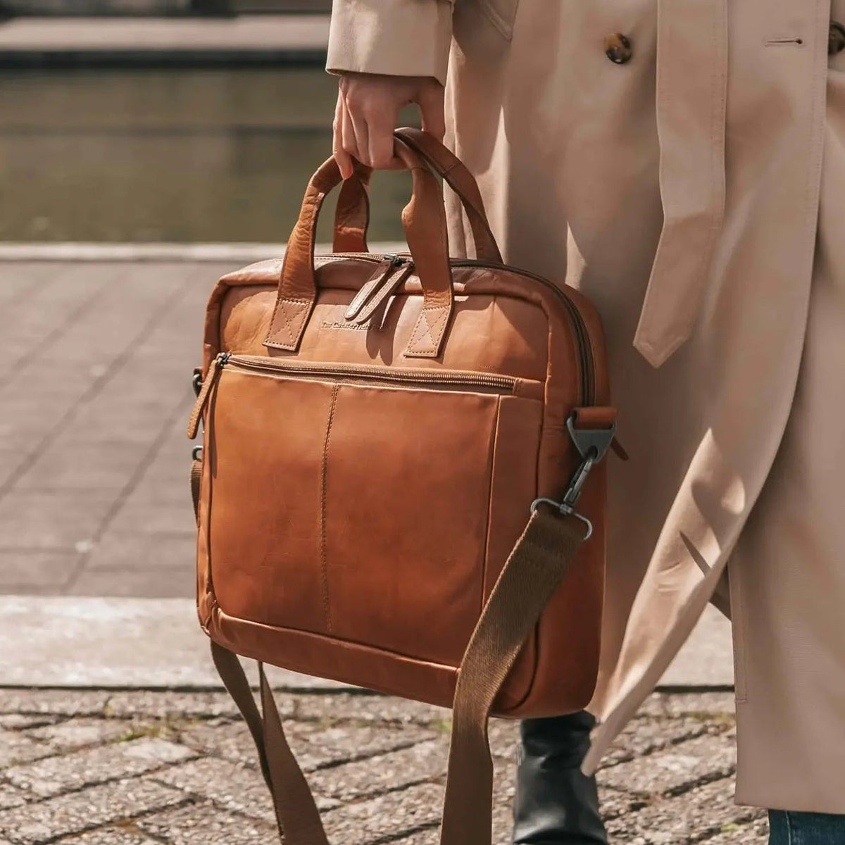 Calvi Full-Grain Leather Laptop Bag نسائي – alternate product view 2