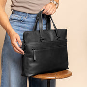 
Classic 100% Full-Grain leather Briefcase - عرض خلفي يوضح أحزمة الجلد المقواة والخياطة المتقنة