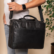 
Classic 100% Full-Grain leather Briefcase - عرض خلفي يوضح أحزمة الجلد المقواة والخياطة المتقنة