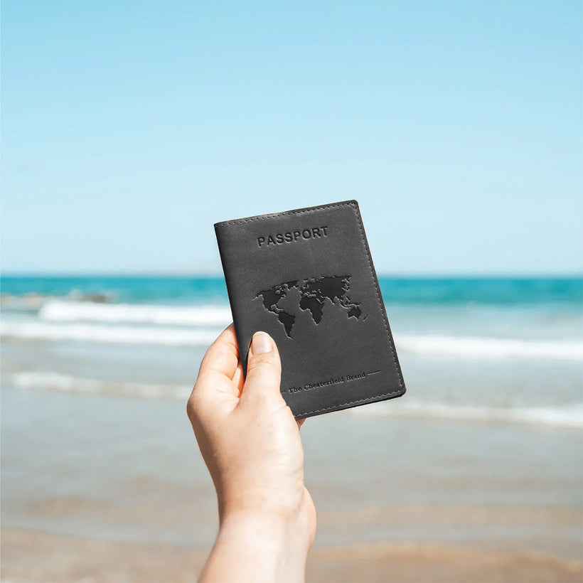 Leather Passport Case نسائي