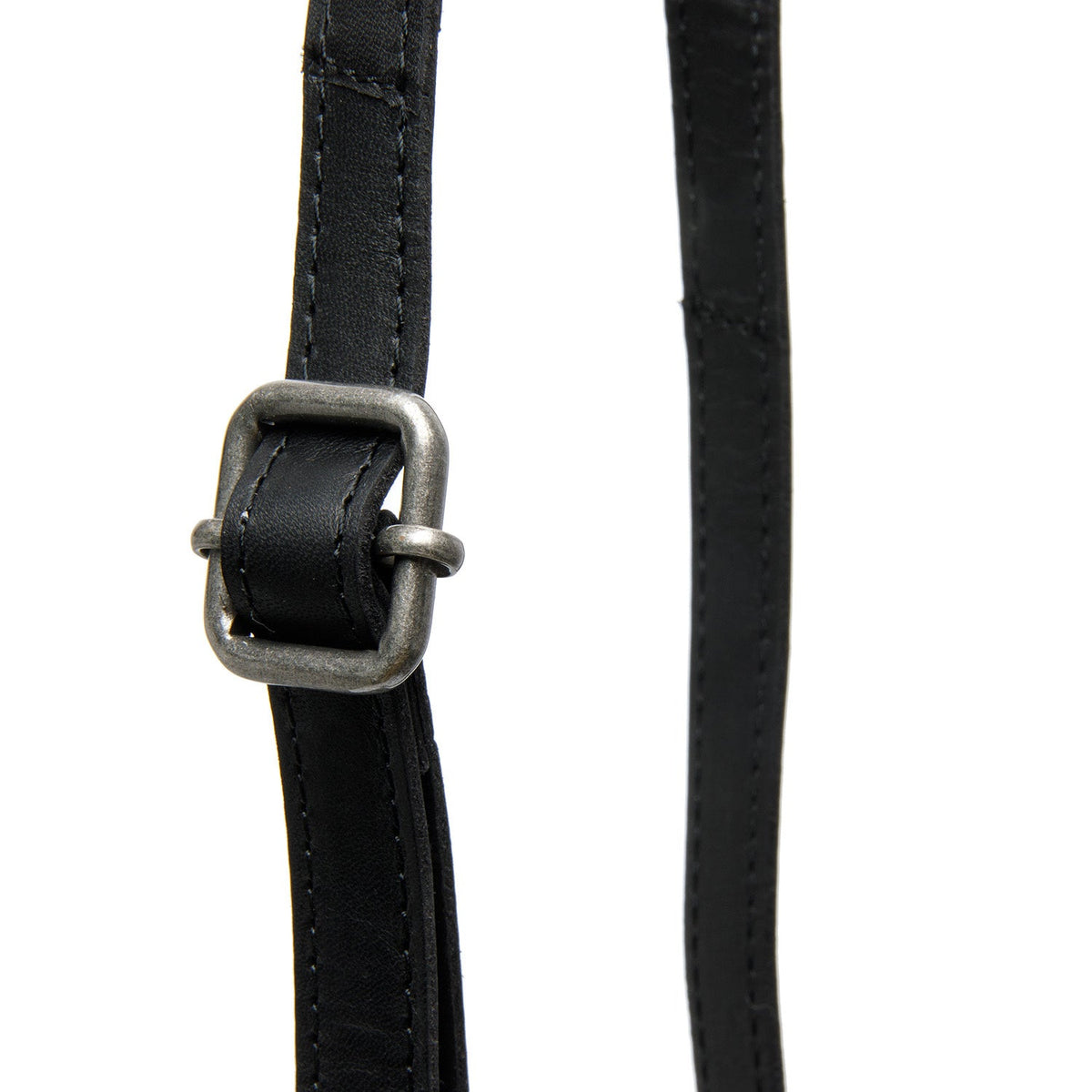 
Tailored Rib Cuffs & Hem Craftsmanship Construction Detail on Langley جلد طبيعي فل جرين Phone Bag
