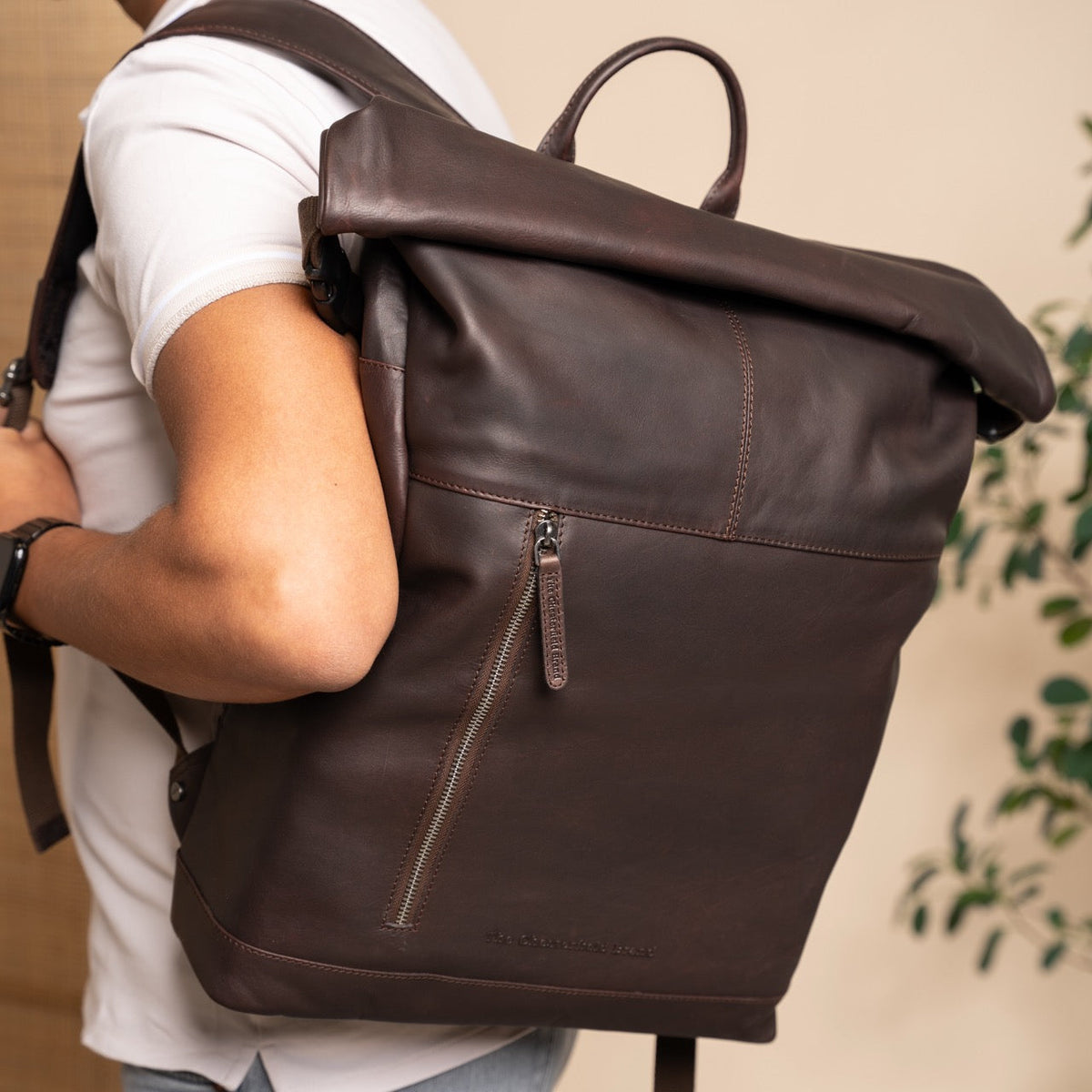 Liverpool Full-Grain Leather Roll-top Backpack نسائي – alternate product view 2