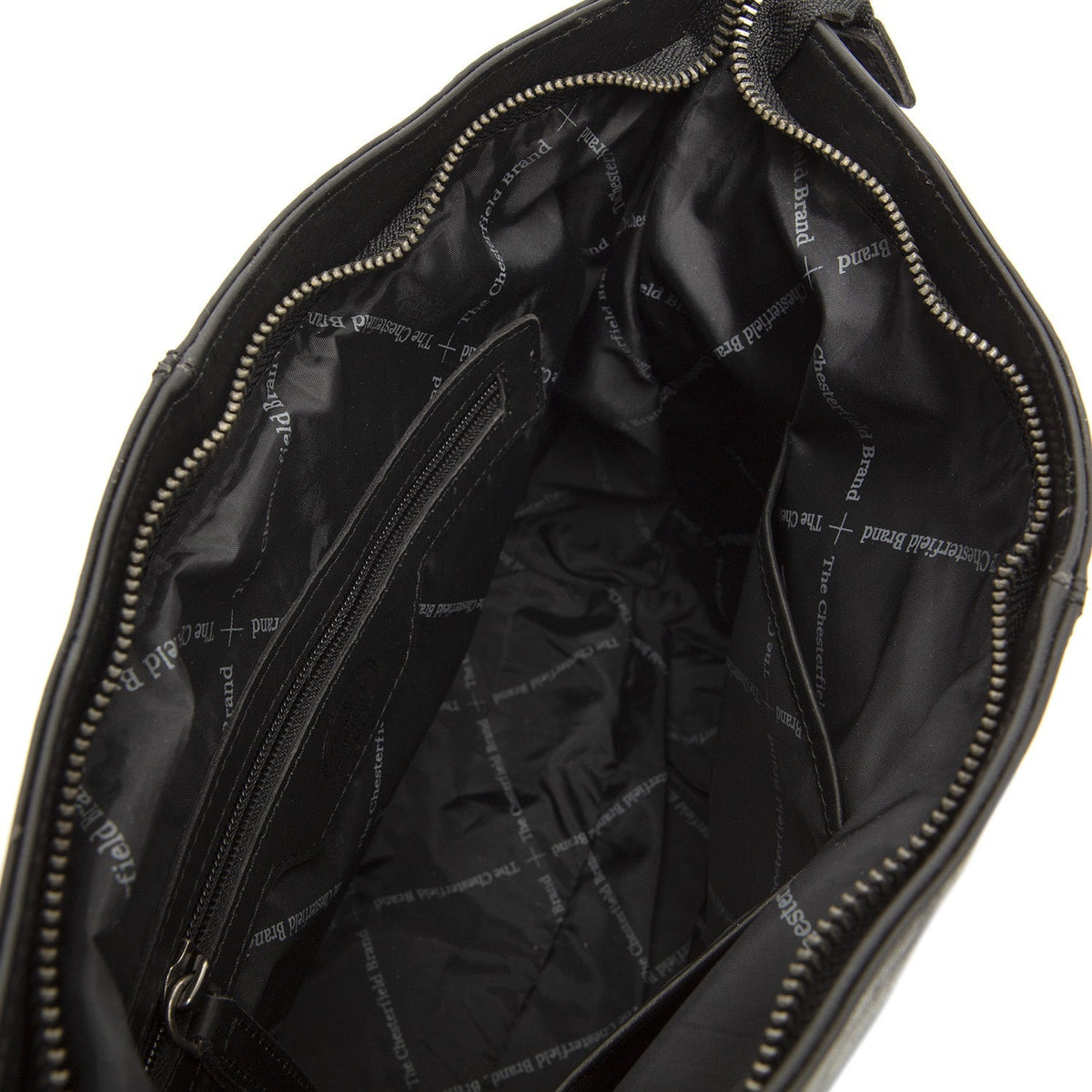 
Solid Antique Brass Hardware & Heavy-Duty Dual Zipper Detail on Amelia حقيبة كتف جلدية