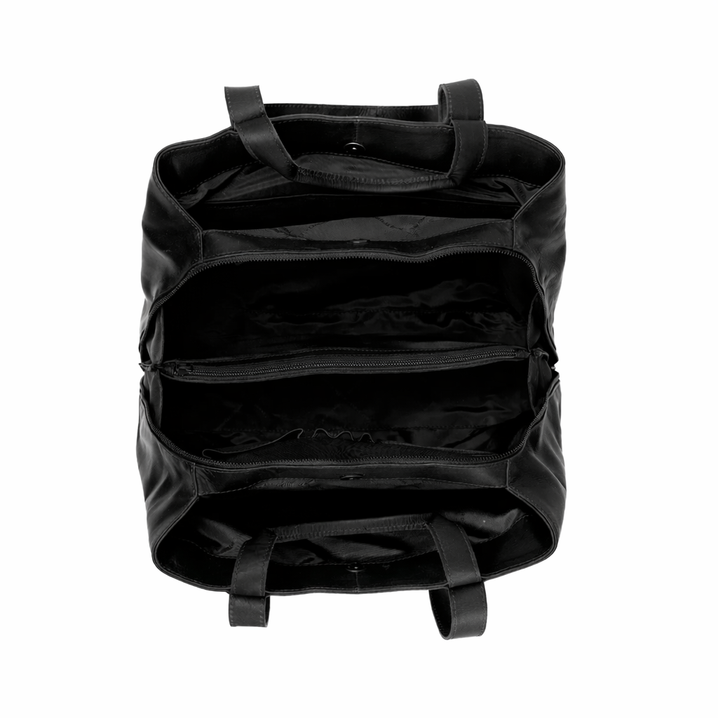 
Solid Antique Brass Hardware & Heavy-Duty Dual Zipper Detail on Gail حقيبة كتف جلدية