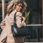 
Classic 100% Full-Grain leather Bag - عرض خلفي يوضح أحزمة الجلد المقواة والخياطة المتقنة