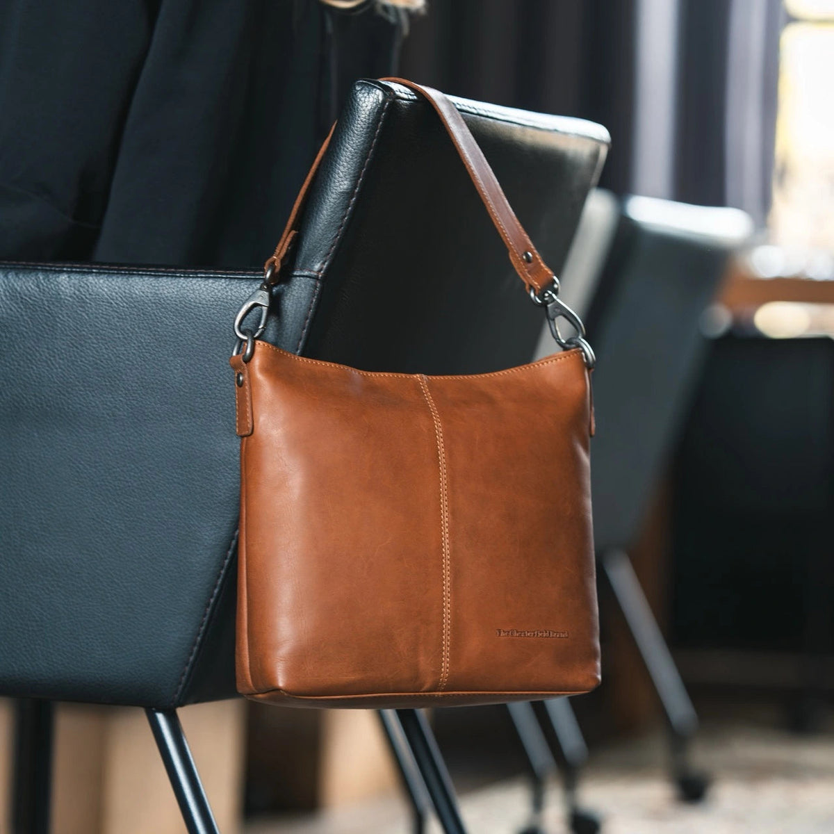 Jen Full-Grain Leather Shoulder Bag نسائي – alternate product view 2