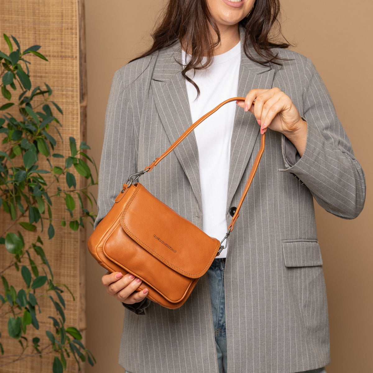 Miloa Full-Grain Leather Shoulder Bag نسائي – alternate product view 3