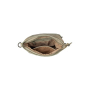 
Solid Antique Brass Hardware & Heavy-Duty Dual Zipper Detail on Sintra حقيبة كتف جلدية