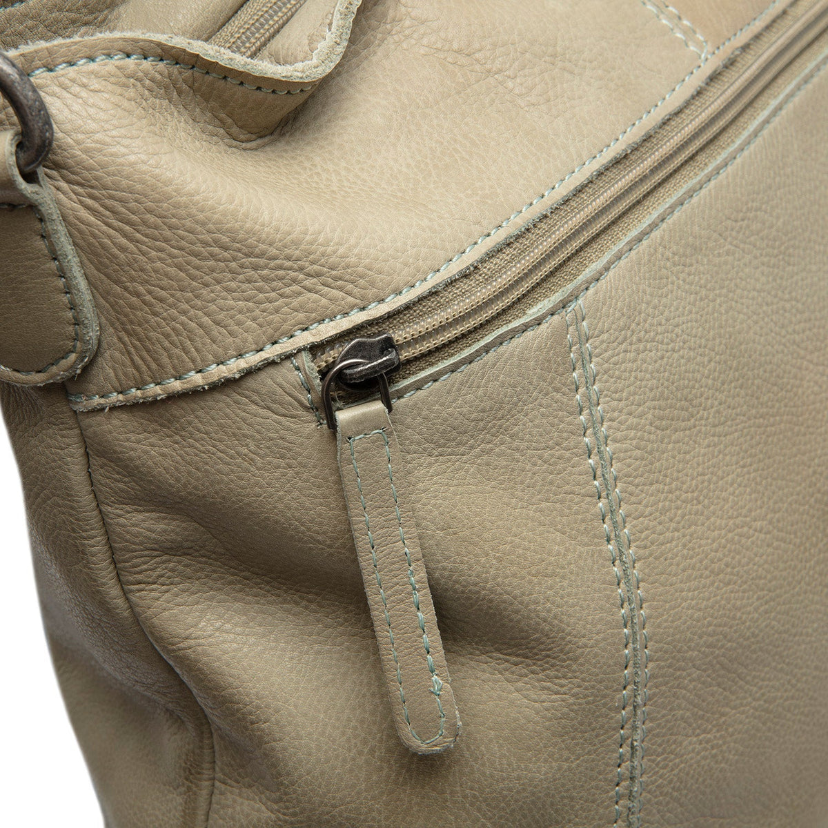 Classic 100% Full-Grain leather Bag - عرض خلفي يوضح أحزمة الجلد المقواة والخياطة المتقنة