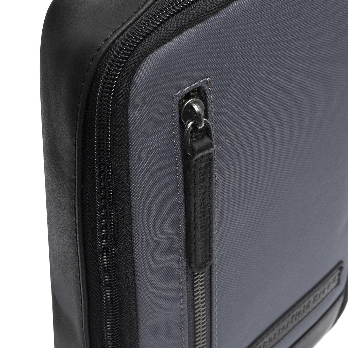 
عرض البطانة الداخلية Showing Dedicated Padded Laptop Sleeve & Multi-Compartment Organization