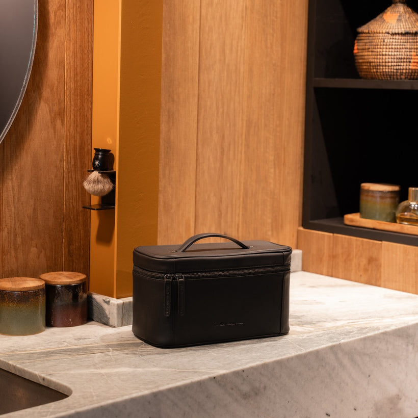 Limone Full-Grain Leather Toiletry Bag نسائي