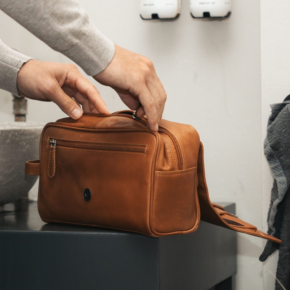 Rosario Full-Grain Leather Toiletry Bag نسائي – alternate product view 3