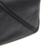 Close-Up Detail of Classic Collar &amp; Heavy-Duty Zipper Hardware on Trevia Full-Grain Leather Toiletry Bag نسائي