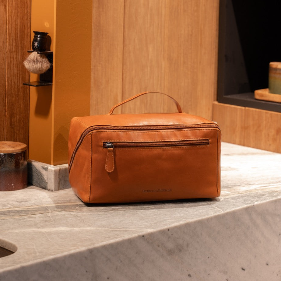 Trevia Full-Grain Leather Toiletry Bag نسائي – alternate product view 2