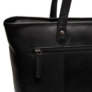 
100% Full-Grain Wax Pull-Up 100% Full-Grain Leather Grain Texture & Handcrafted Patina Detail