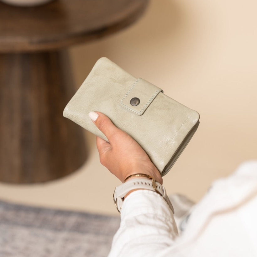 Fresno Full-Grain Leather Wallet نسائي