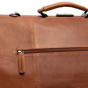 
Solid Antique Brass Hardware & Heavy-Duty Dual Zipper Detail on Corfu حقيبة سفر جلدية عطلة نهاية الأسبوع