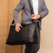 Mark Full-Grain Leather Weekender Bag نسائي - Structured Side Profile Showing Gusset Depth &amp; Expansion Capacity
