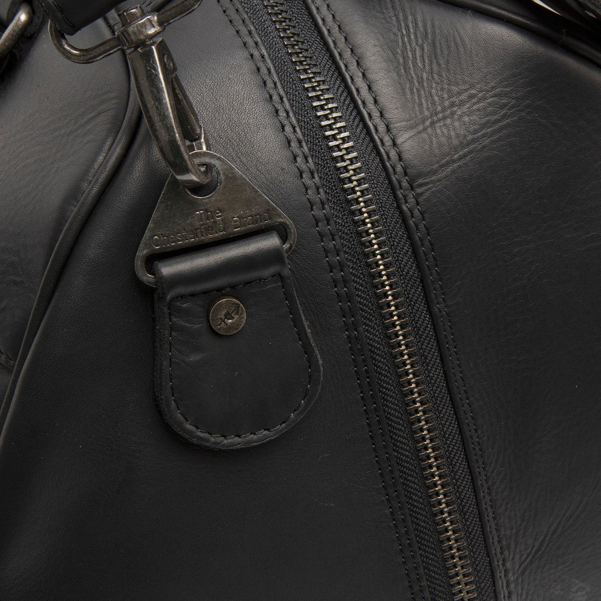 Volenza Full-Grain Leather Weekender Bag نسائي - Structured Side Profile Showing Gusset Depth &amp; Expansion Capacity