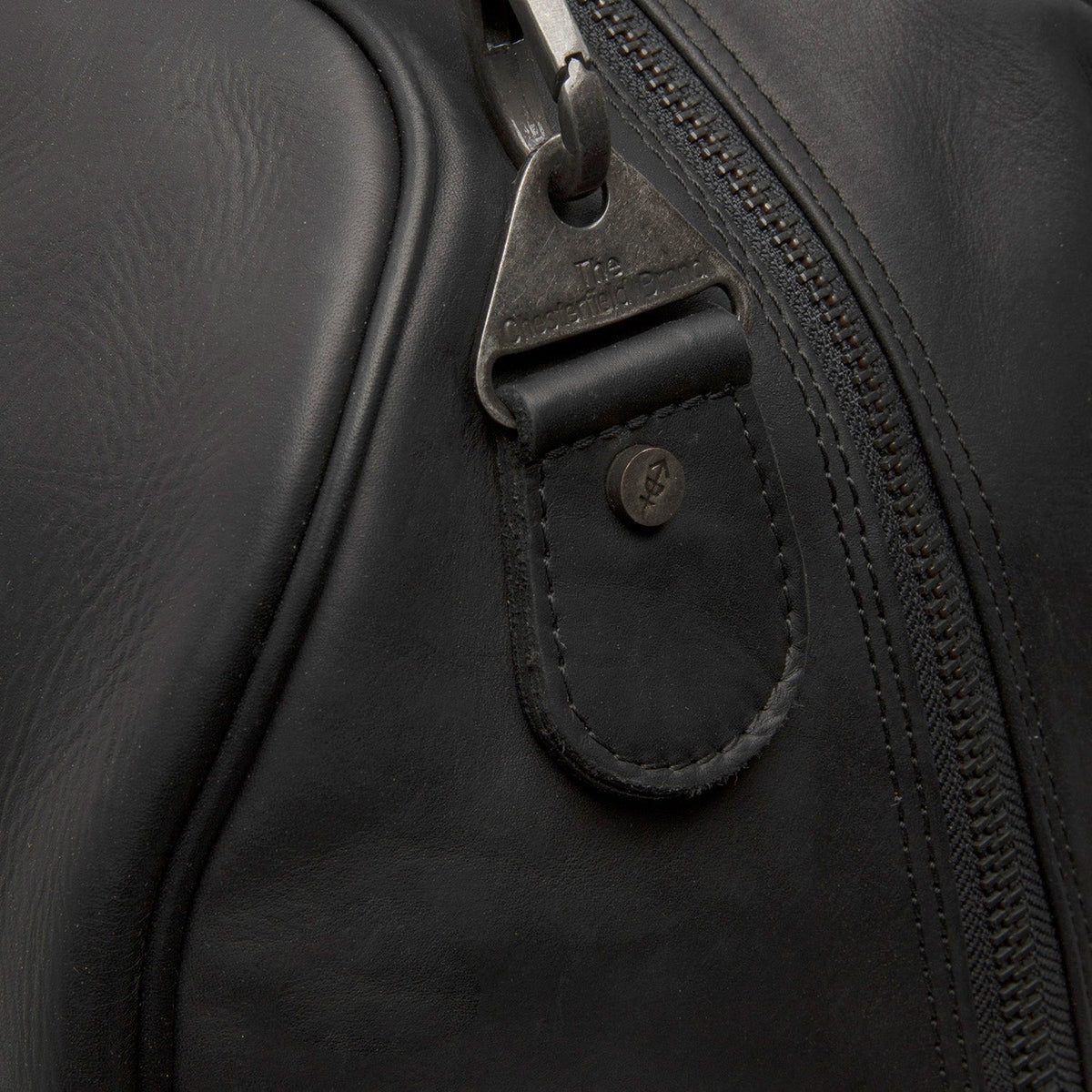 Solid Antique Brass Hardware &amp; Heavy-Duty Dual Zipper Detail on William Full-Grain Leather Weekender Bag نسائي