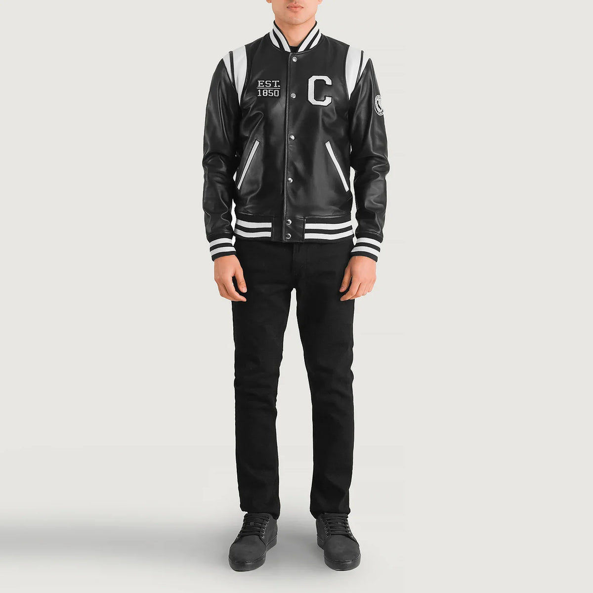 
Liberte California أسود Leather Varsity جاكيت جلد رجالي - عرض جانبي يوضح قَصّة الأكمام المريحة