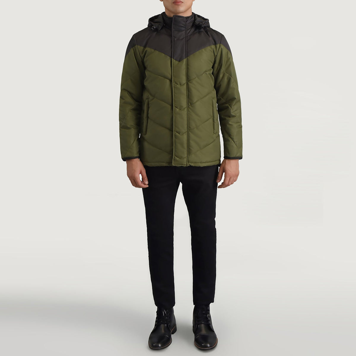 
Luka أسود & أخضر Hooded Puffer جاكيت جلد رجالي - عرض جانبي يوضح قَصّة الأكمام المريحة