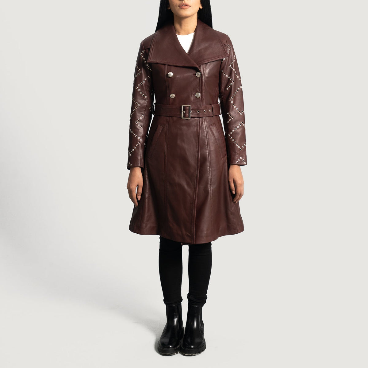 
Maroon Sheepskin Leather Trench Coat - عرض خلفي يوضح تفصيل الأكتاف المتقن والحاشية النظيفة