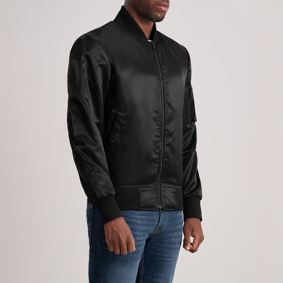 
Black Satin Bomber Jacket - عرض خلفي يوضح تفصيل الأكتاف المتقن والحاشية النظيفة