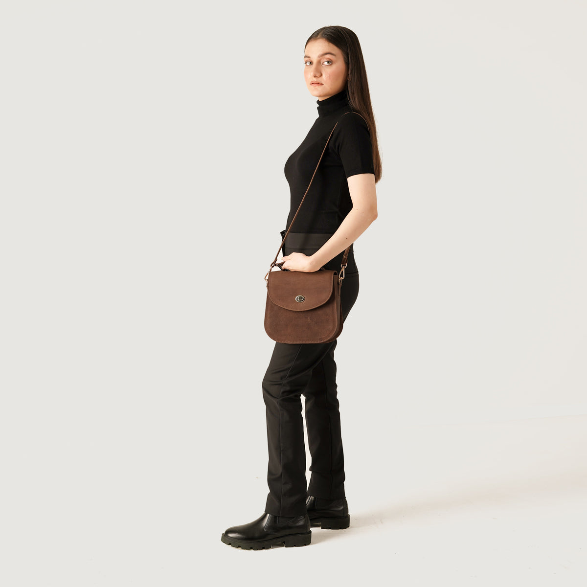 
The Sandra Vintage بيج تان Leather Saddle Bag – alternate product view 9