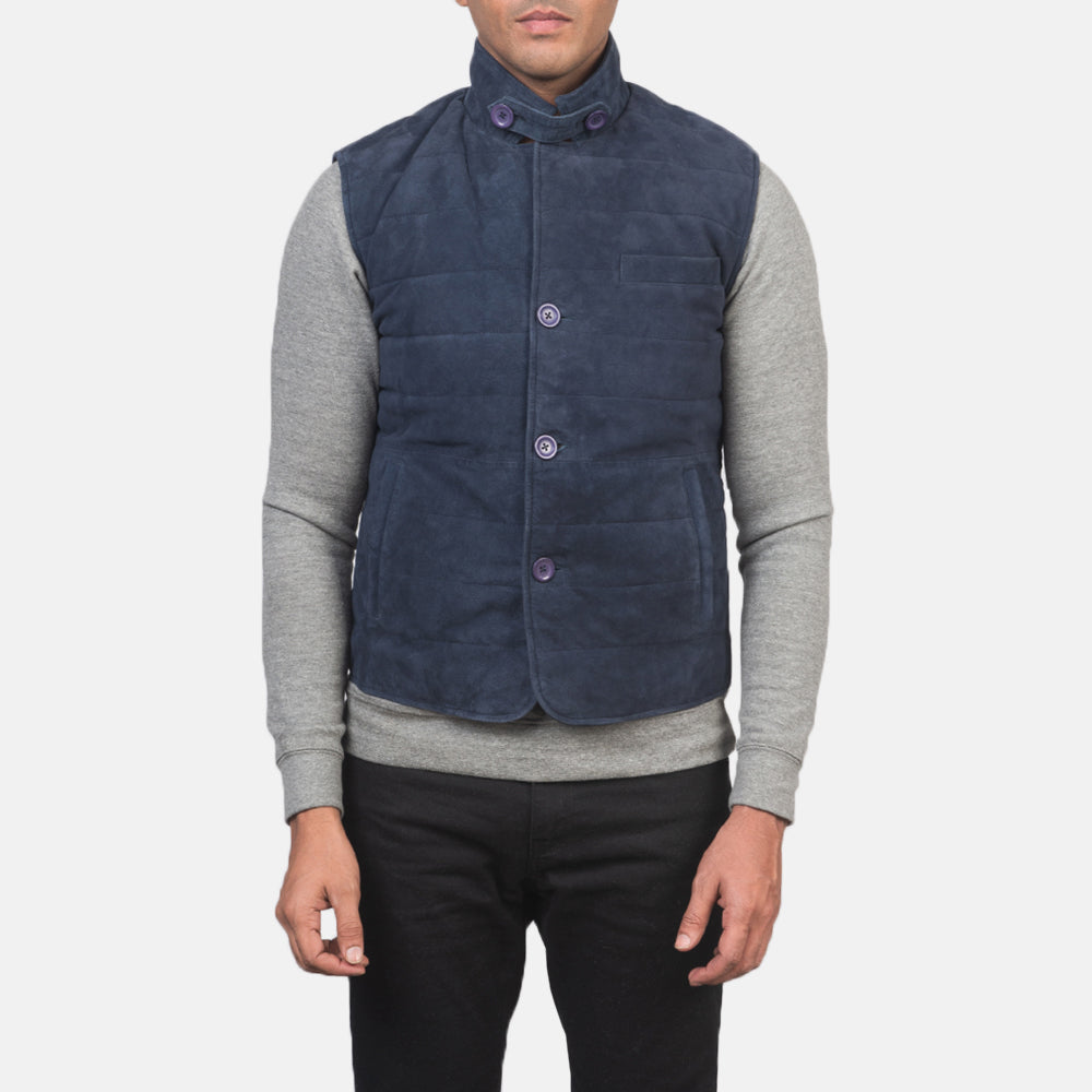 Close-Up Detail of Notch with removable throat latch &amp; Button Hardware on Men's Tony أزرق Suede Vest رجالي