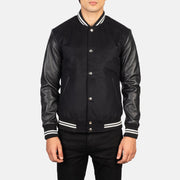 Close-Up Detail of Varsity &amp; Snap Buttons Hardware on Men's Vaxton أسود Striped Hybrid Varsity جاكيت جلد رجالي