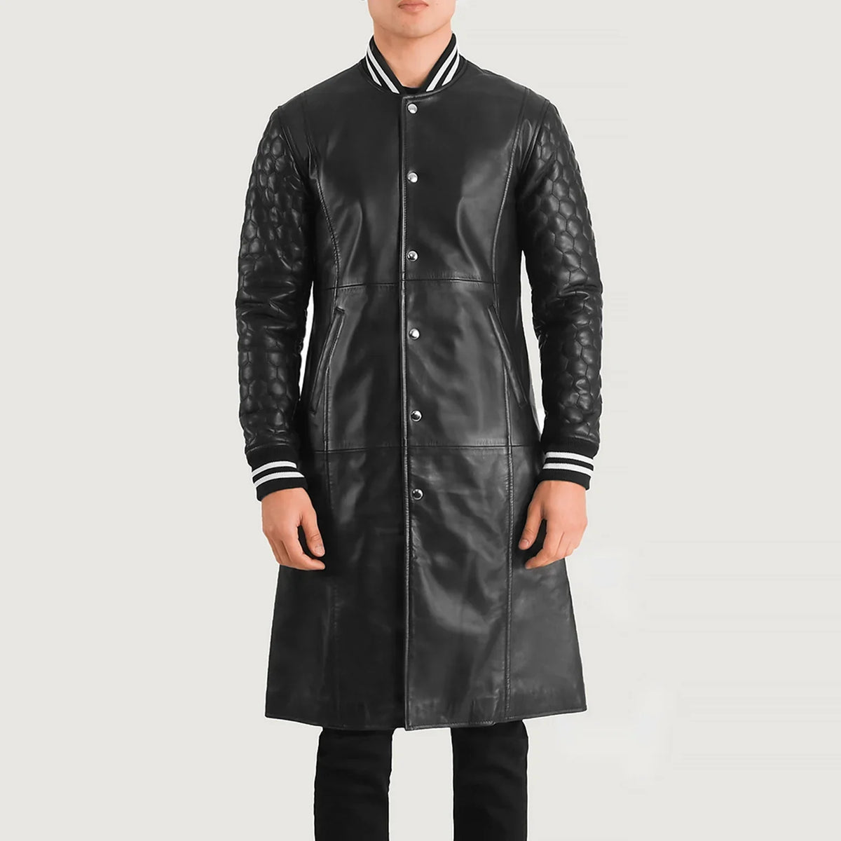
تفاصيل مقربة of Varsity collar & Snap Button button Hardware on Wilde أسود Leather Varsity معطف جلد فاخر رجالي