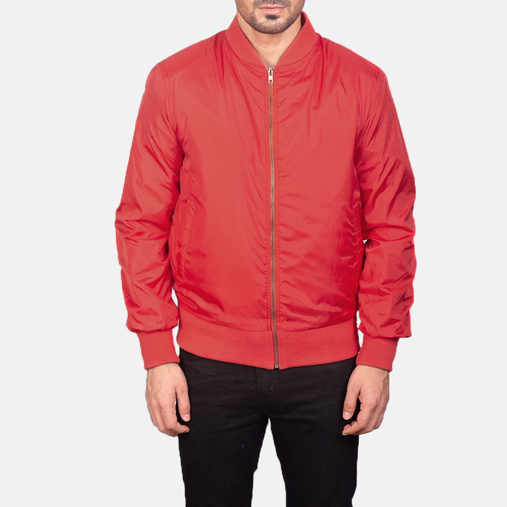 Close-Up Detail of Varsity &amp; Zipper Hardware on Men's Zack أحمر جاكيت بومبر جلد رجالي